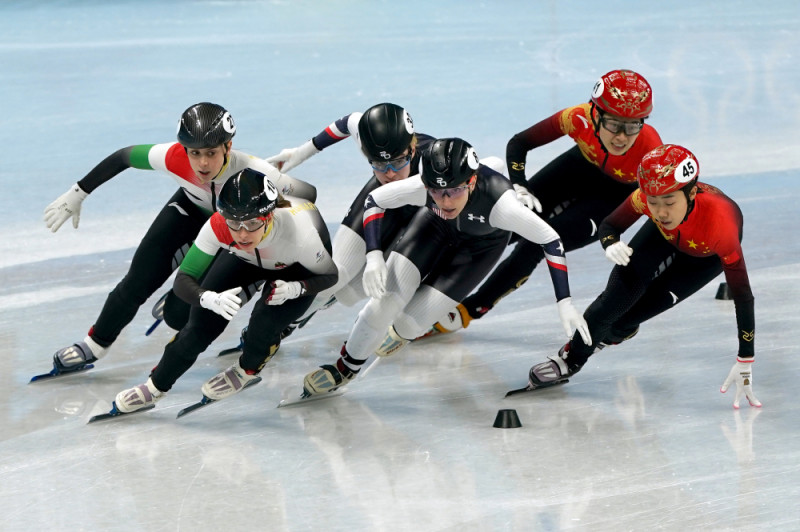 贝博体育-网球赛场再起风云：钱塘鲨队队惊险晋级辽东独角兽队，赛场气氛火爆经验成为胜负手的简单介绍