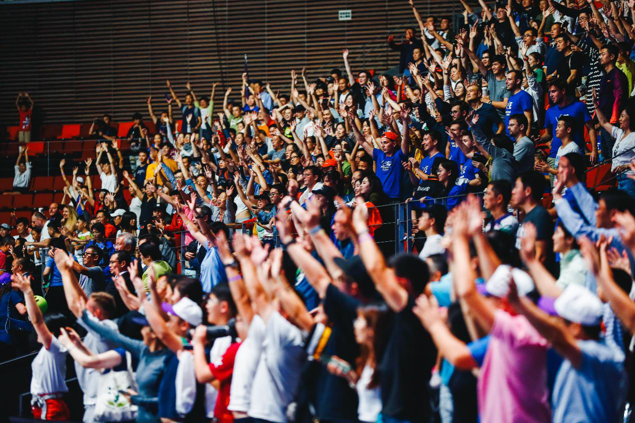 贝博体育-浓眉哥回归赛场，败北首场状态亮眼，美国队观众沸腾！的简单介绍