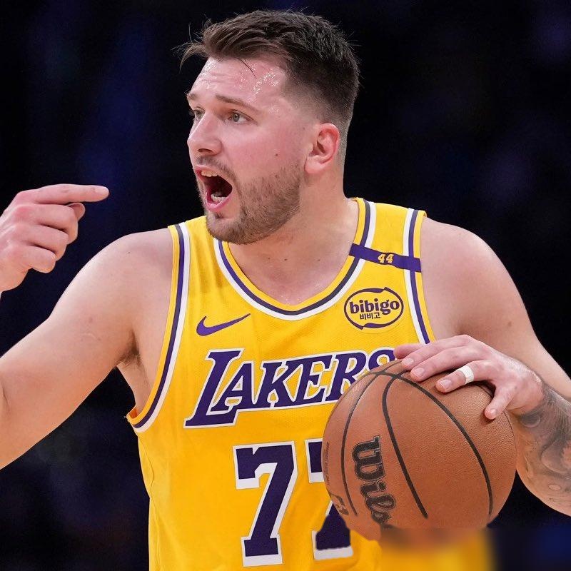 东契奇连续三场比赛得分超过比分优势明显,美国队挑战极限!的简单介绍 东契奇连续三场比赛得分超过比分优势明显,美国队挑战极限!的简单介绍